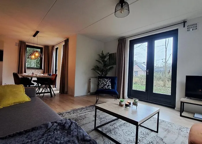 Forest Vip-bungalow At Groene Heuvels 度假居